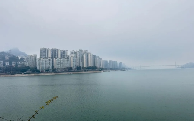 重庆万州天气预报，今日小雨转阴，气温适宜出行需备伞