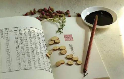 一帘疏雨，半卷闲愁