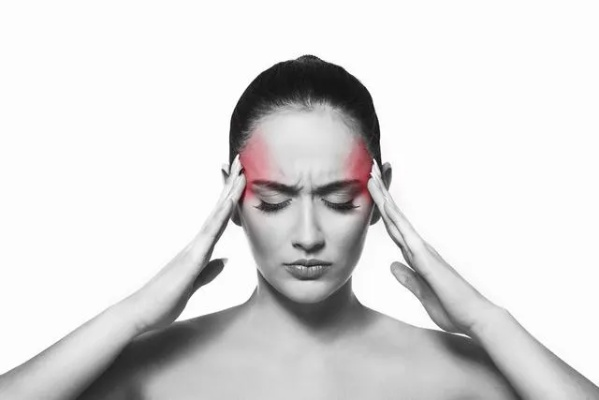 头疼来袭别硬扛，6种科学有效的缓解方法，让大脑重归平静